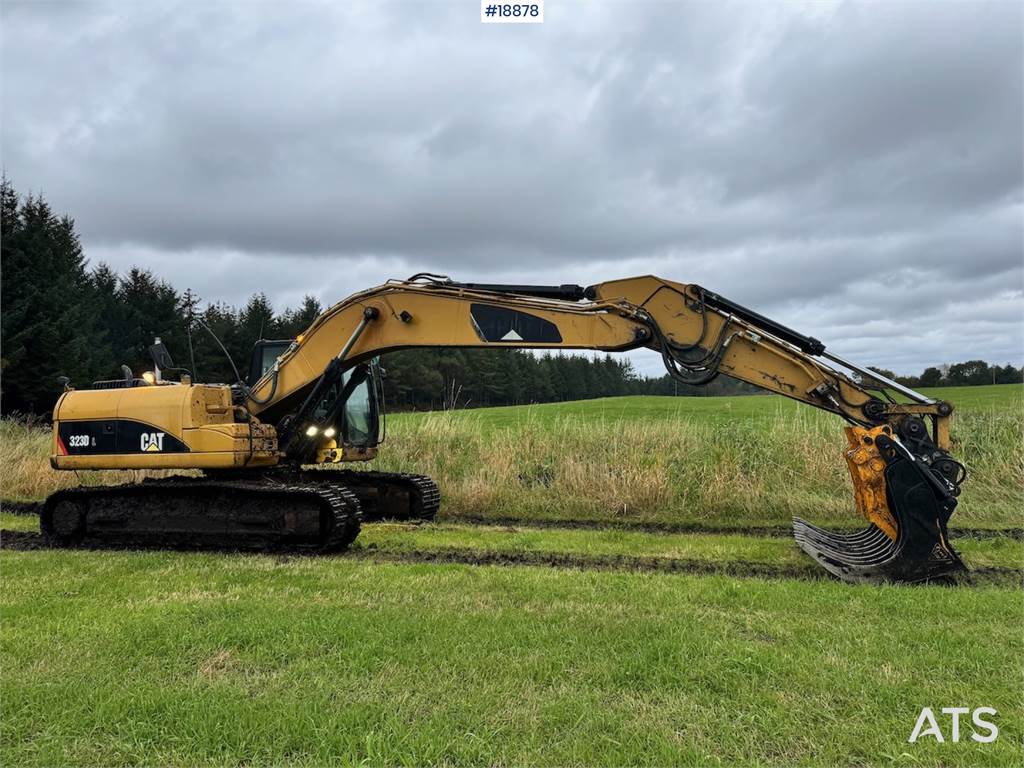 CAT 323D