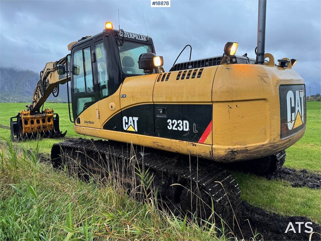 CAT 323D