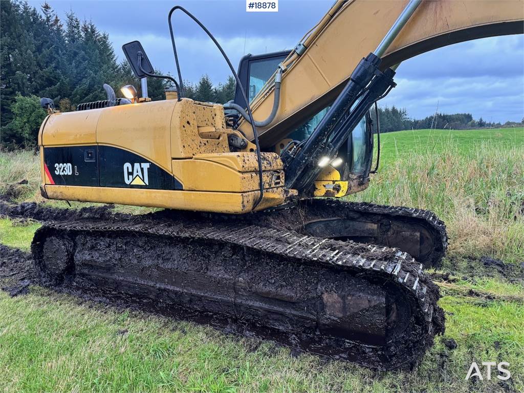 CAT 323D