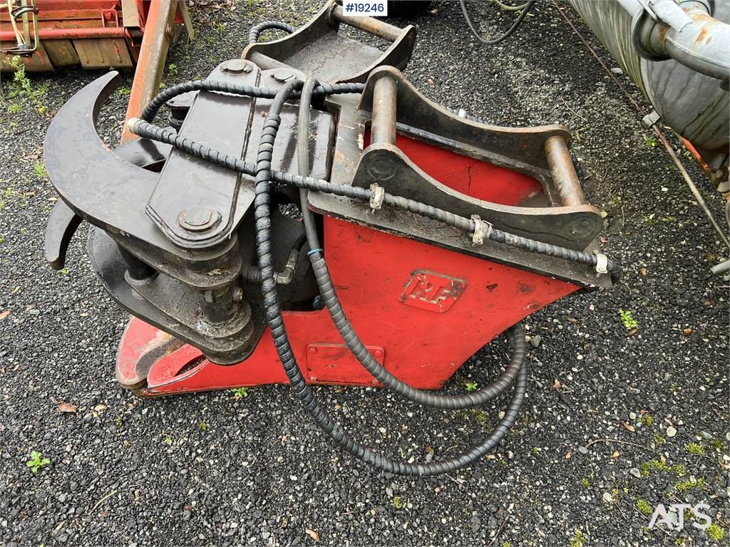 Lännen 8600i Backhoe w/ Rototilt, Bucket, Pinch, sanding