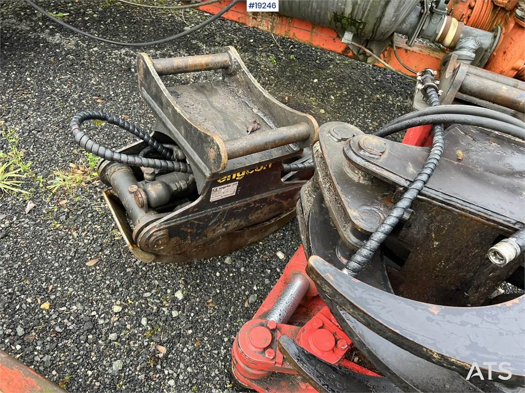 Lännen 8600i Backhoe w/ Rototilt, Bucket, Pinch, sanding