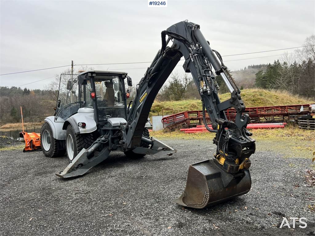 Lännen 8600i Backhoe w/ Rototilt, Bucket, Pinch, sanding