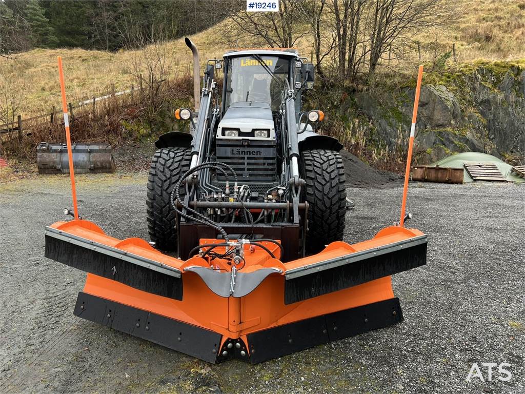 Lännen 8600i Backhoe w/ Rototilt, Bucket, Pinch, sanding