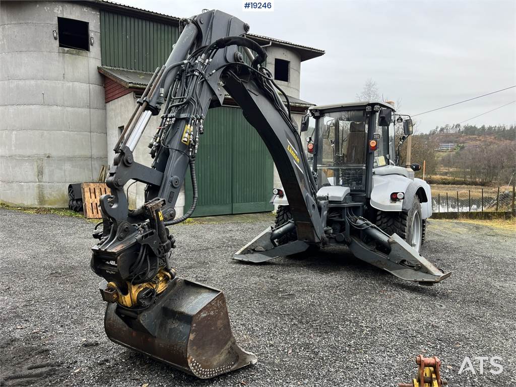 Lännen 8600i Backhoe w/ Rototilt, Bucket, Pinch, sanding