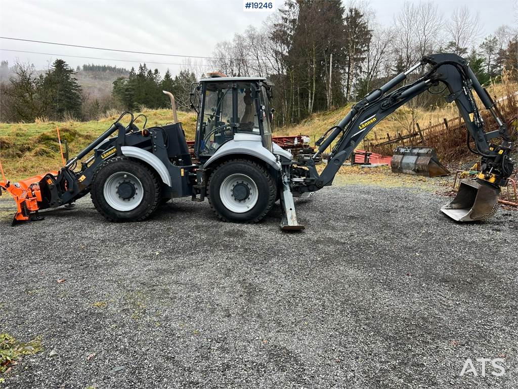 Lännen 8600i Backhoe w/ Rototilt, Bucket, Pinch, sanding