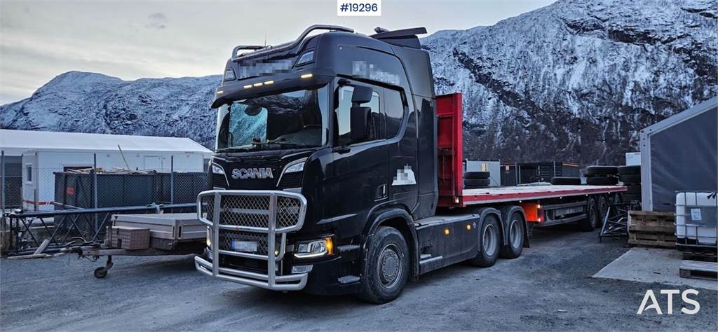 Scania R580 6x4 tractor unit.