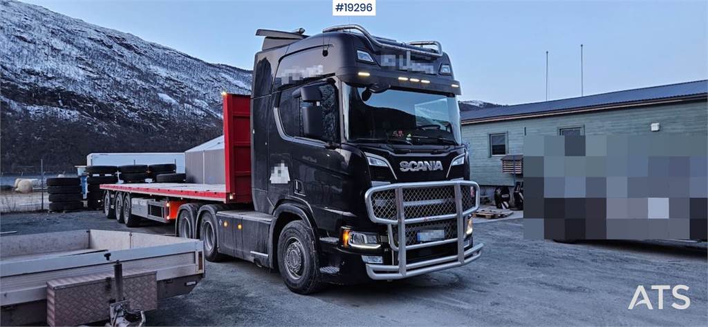 Scania R580 6x4 tractor unit.