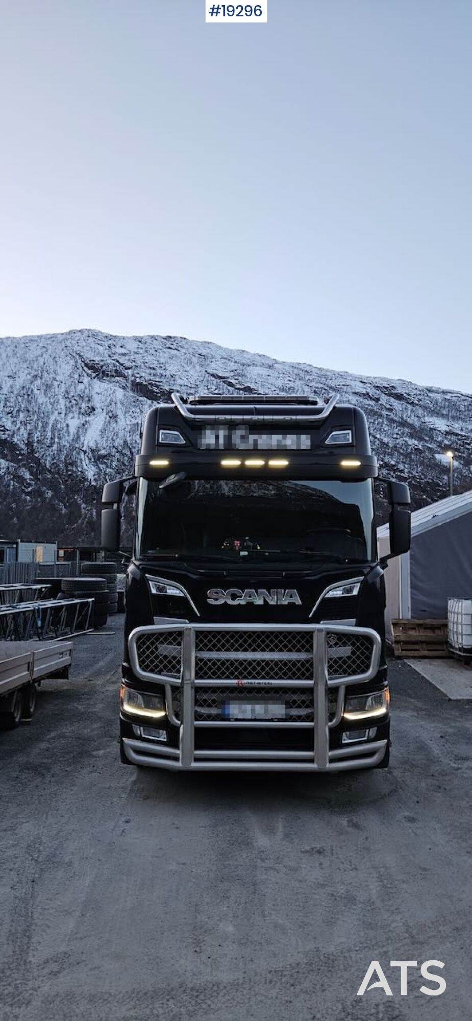 Scania R580 6x4 tractor unit.