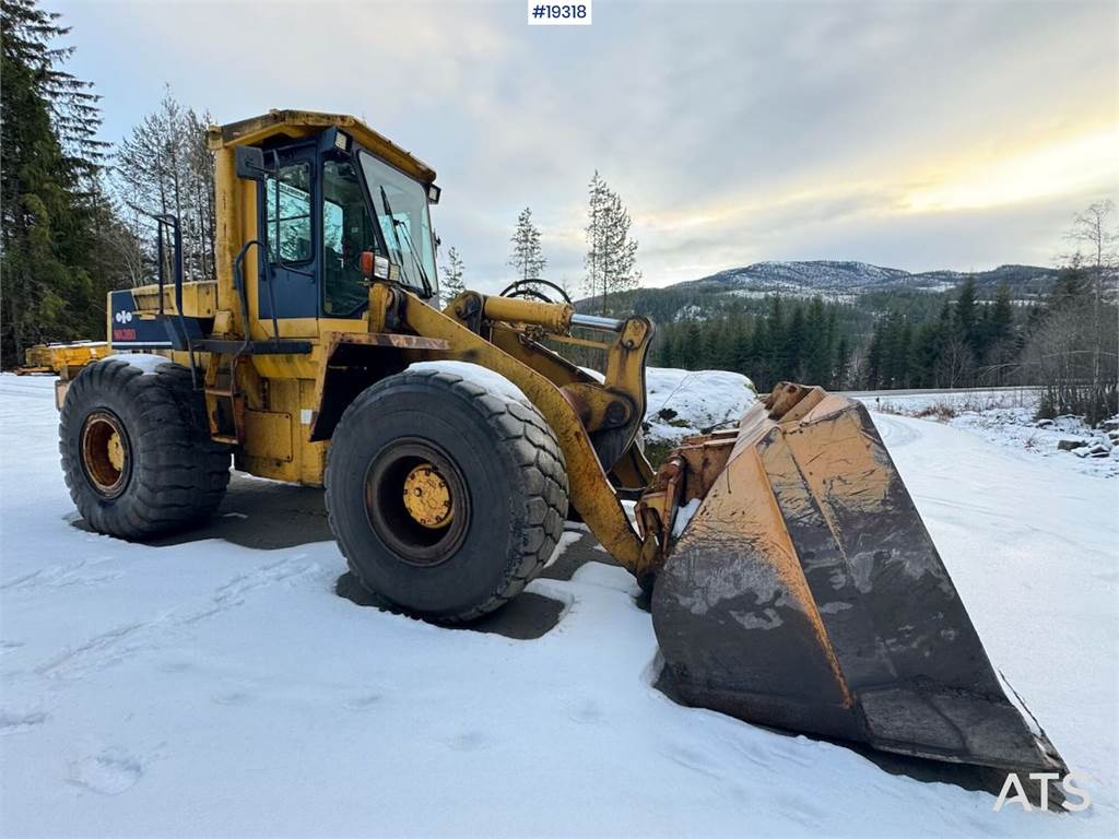 Komatsu WA380 Wheel Loader w/ Bucket WATCH VIDEO