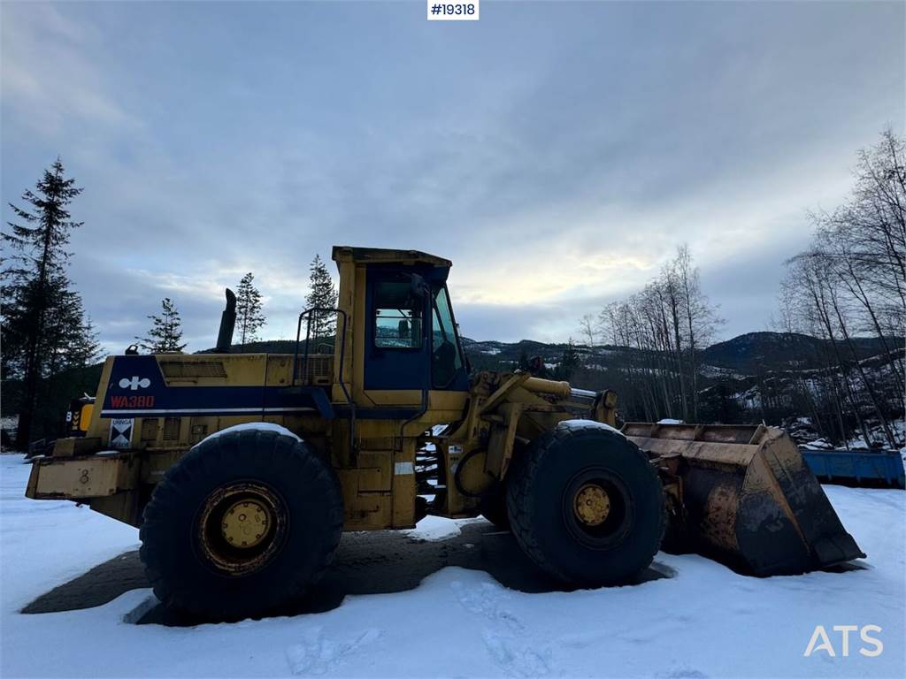 Komatsu WA380 Wheel Loader w/ Bucket WATCH VIDEO