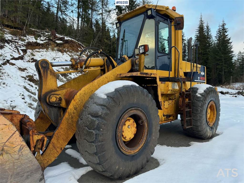 Komatsu WA380 Wheel Loader w/ Bucket WATCH VIDEO