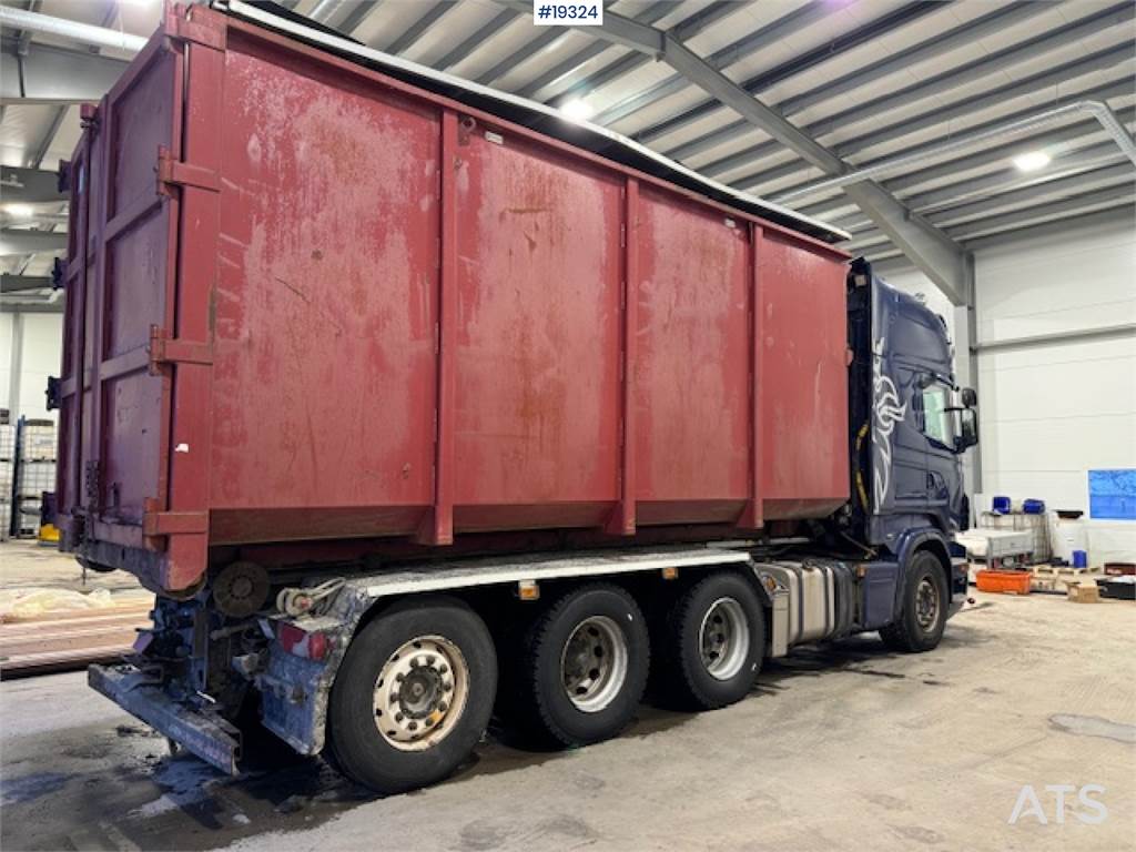 Scania R730 8x4 tridem plow rigged hook truck