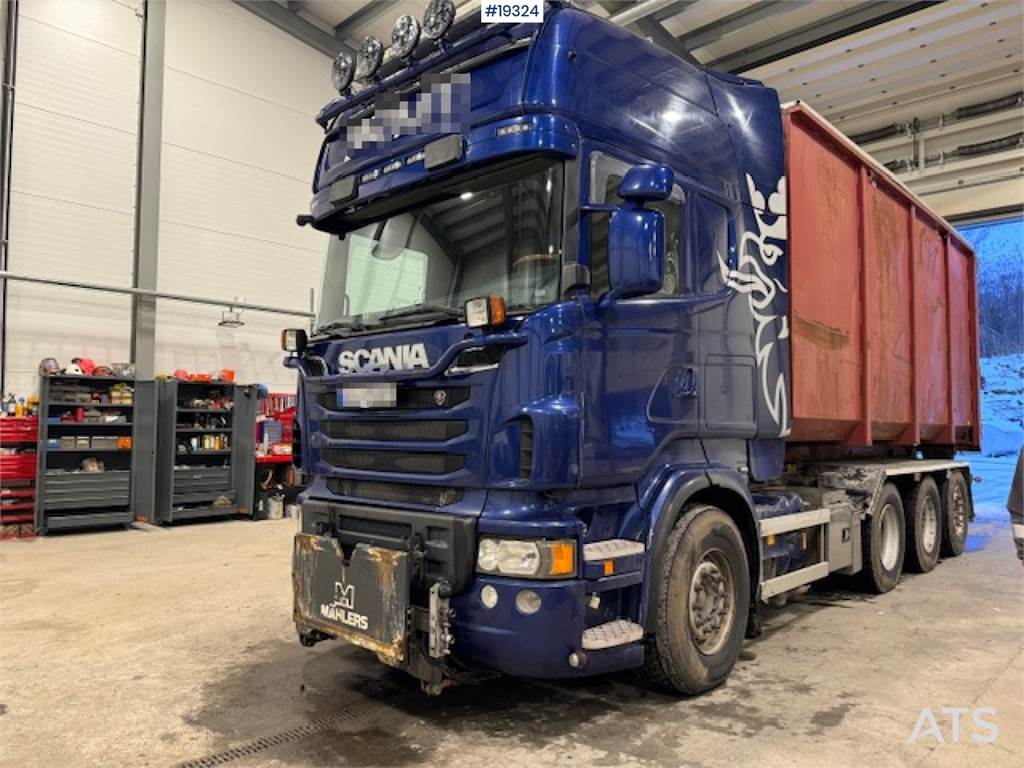 Scania R730 8x4 tridem plow rigged hook truck