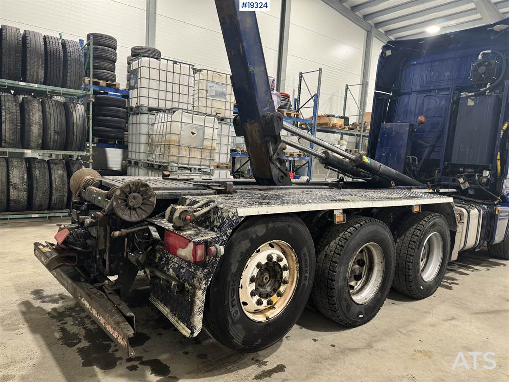 Scania R730 8x4 tridem plow rigged hook truck