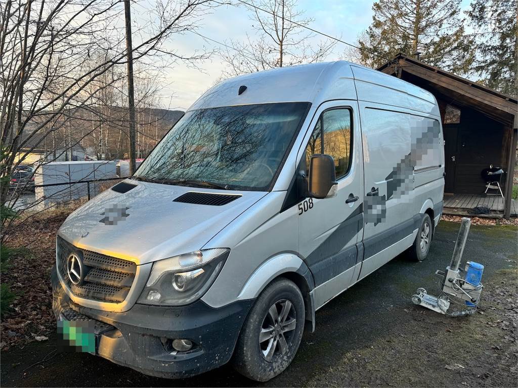 Mercedes-Benz Sprinter 319CDI Van.