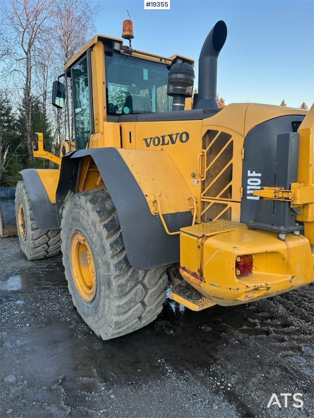 Volvo L110F Wheel Loader w/ Bucket and Pallet Forks.