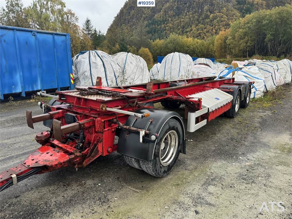 Istrail hook trailer