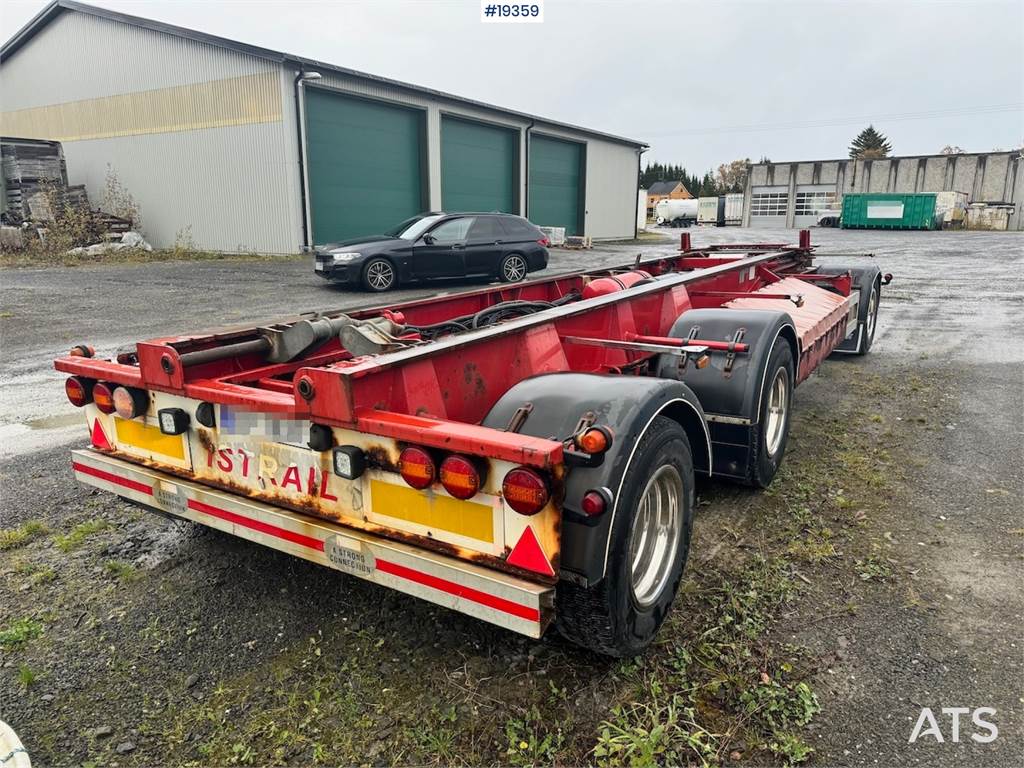 Istrail hook trailer