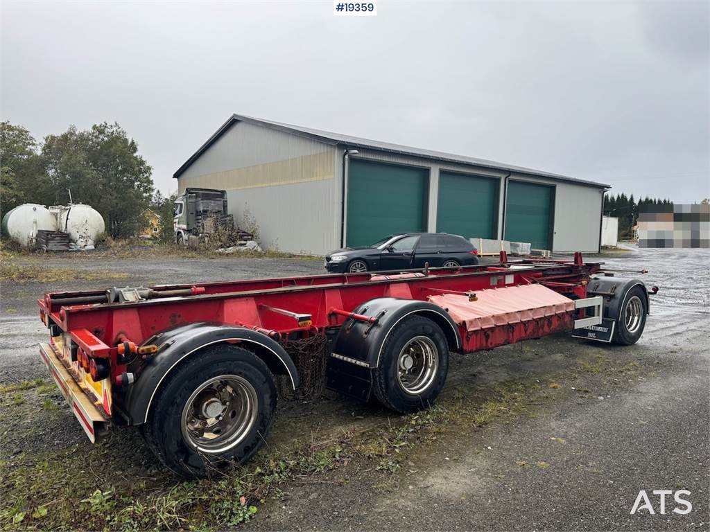 Istrail hook trailer