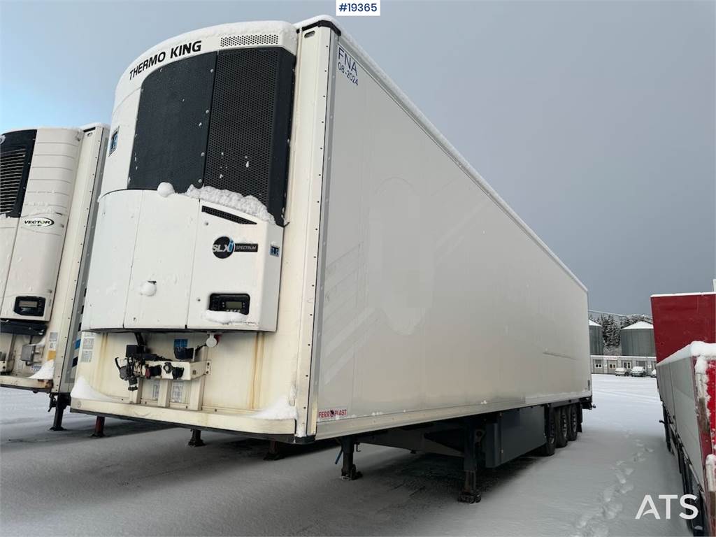 Schmitz Cargobull Closed semi-trailer w/ refrigerator/freezer unit