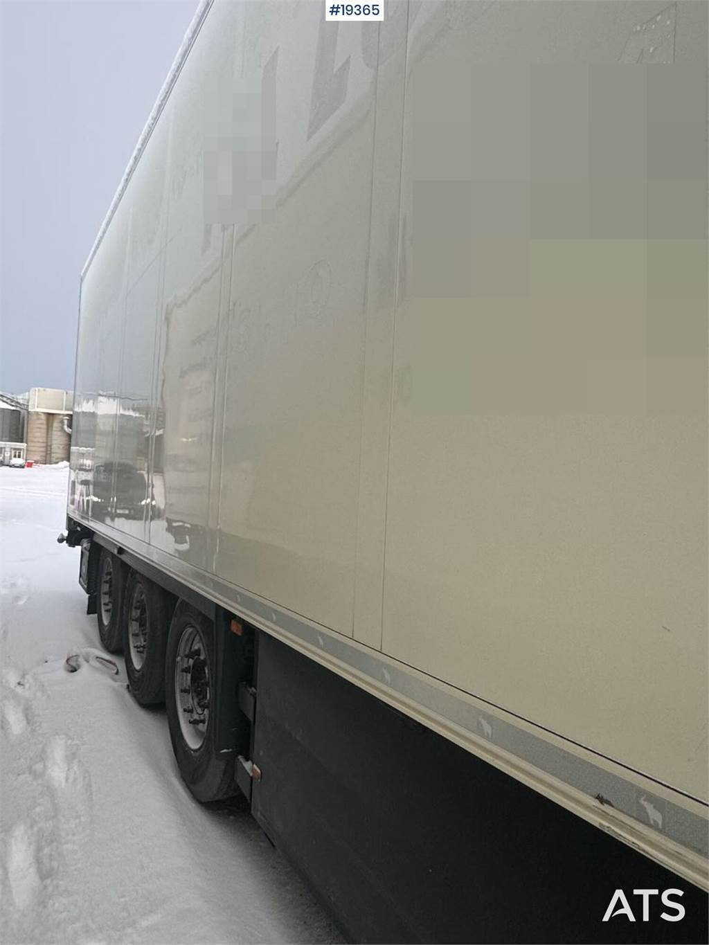 Schmitz Cargobull Closed semi-trailer w/ refrigerator/freezer unit