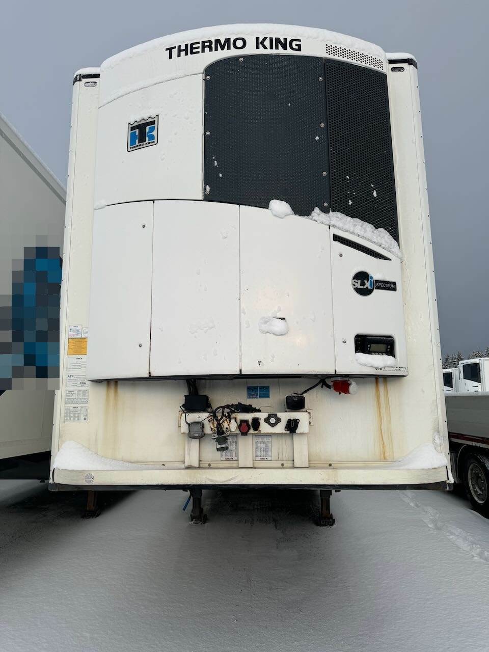 Schmitz Cargobull Closed semi-trailer w/ refrigerator/freezer unit