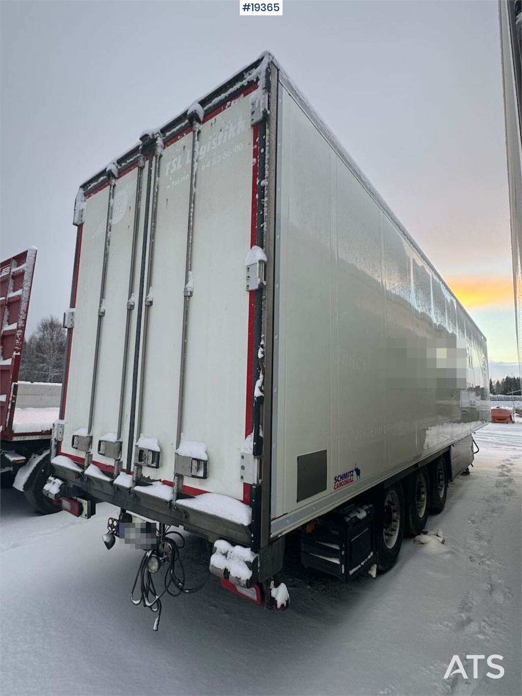 Schmitz Cargobull Closed semi-trailer w/ refrigerator/freezer unit