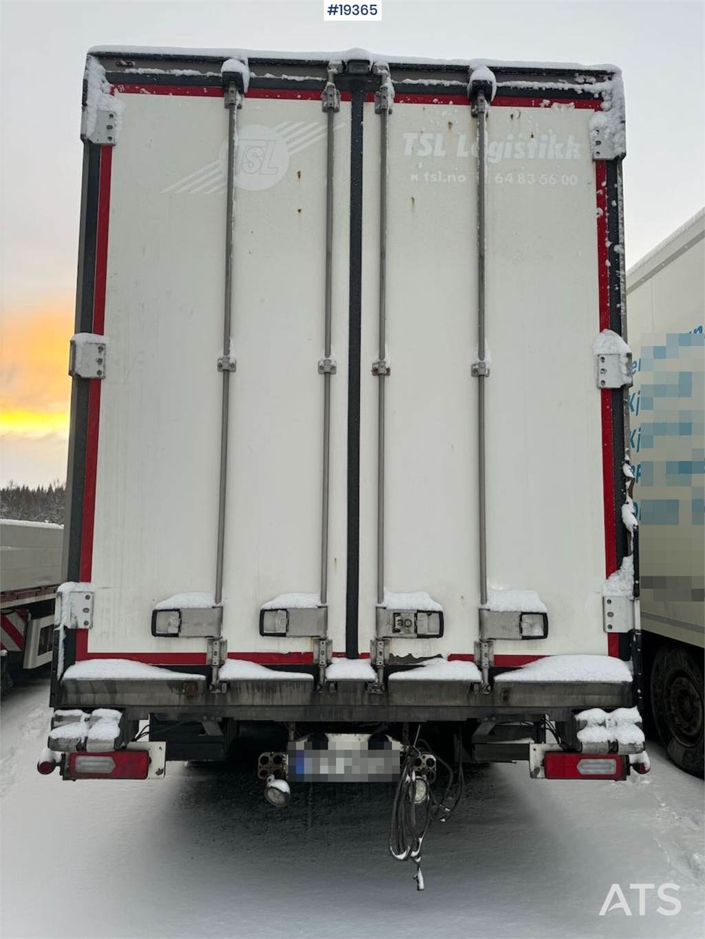 Schmitz Cargobull Closed semi-trailer w/ refrigerator/freezer unit