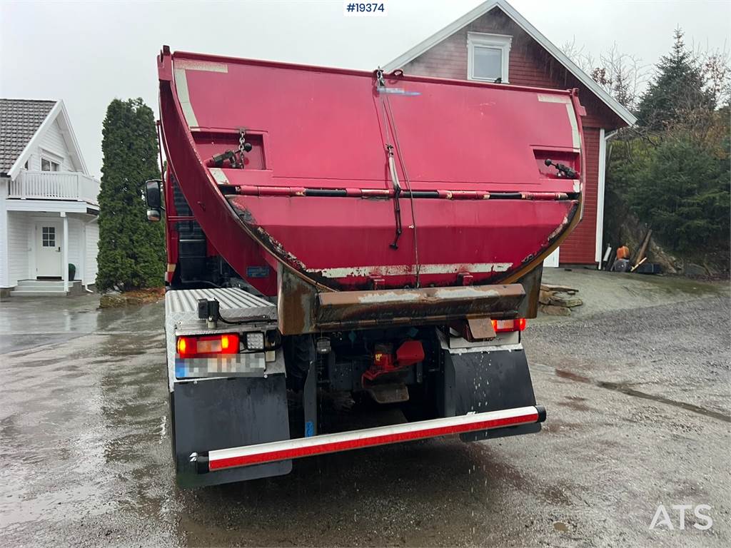 Volvo FH16 6x2 asphalt truck w/ hydraulic canopy and 2-p