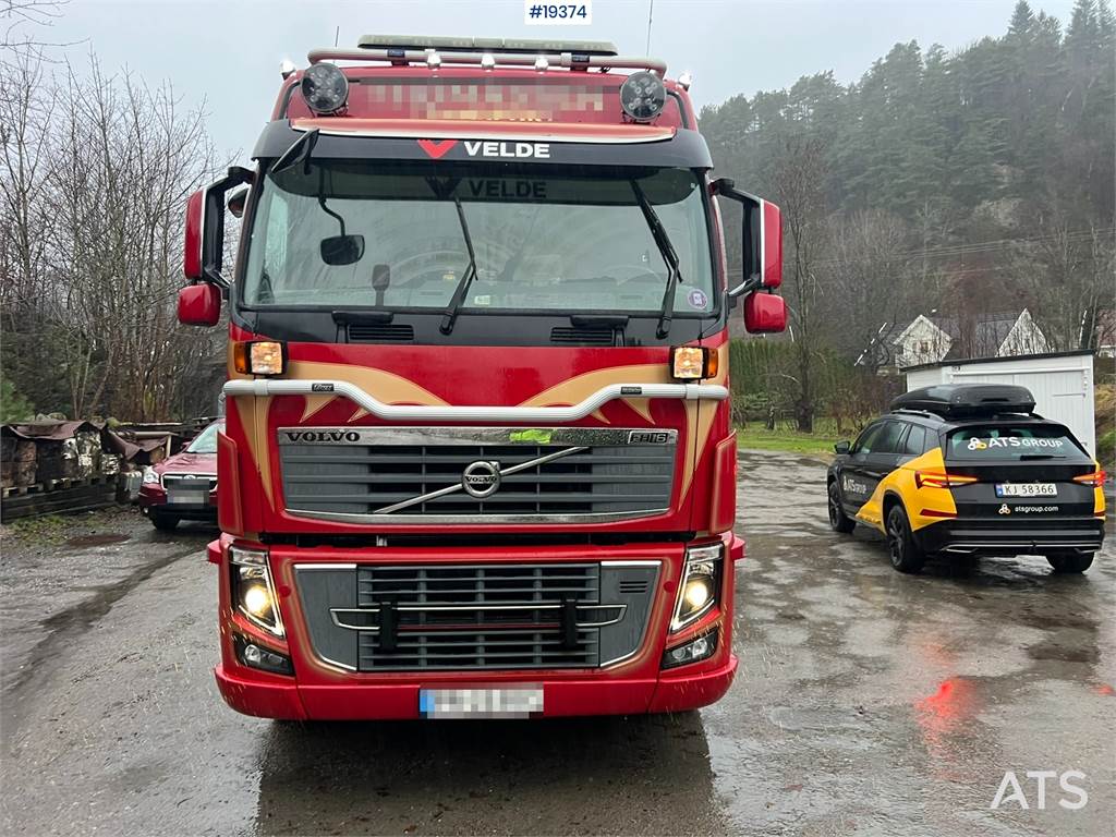 Volvo FH16 6x2 asphalt truck w/ hydraulic canopy and 2-p