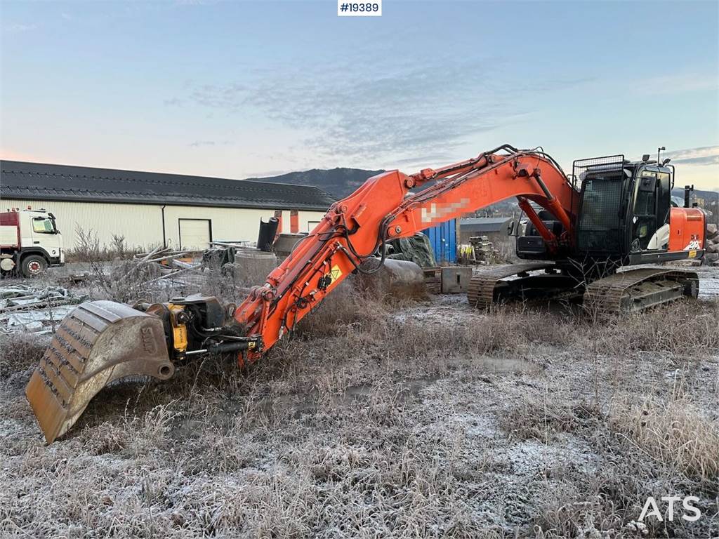 Hitachi ZX210LC-6 excavator w/ GPS, two buckets, rototilt