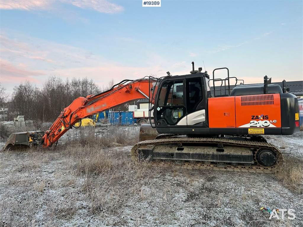 Hitachi ZX210LC-6 excavator w/ GPS, two buckets, rototilt