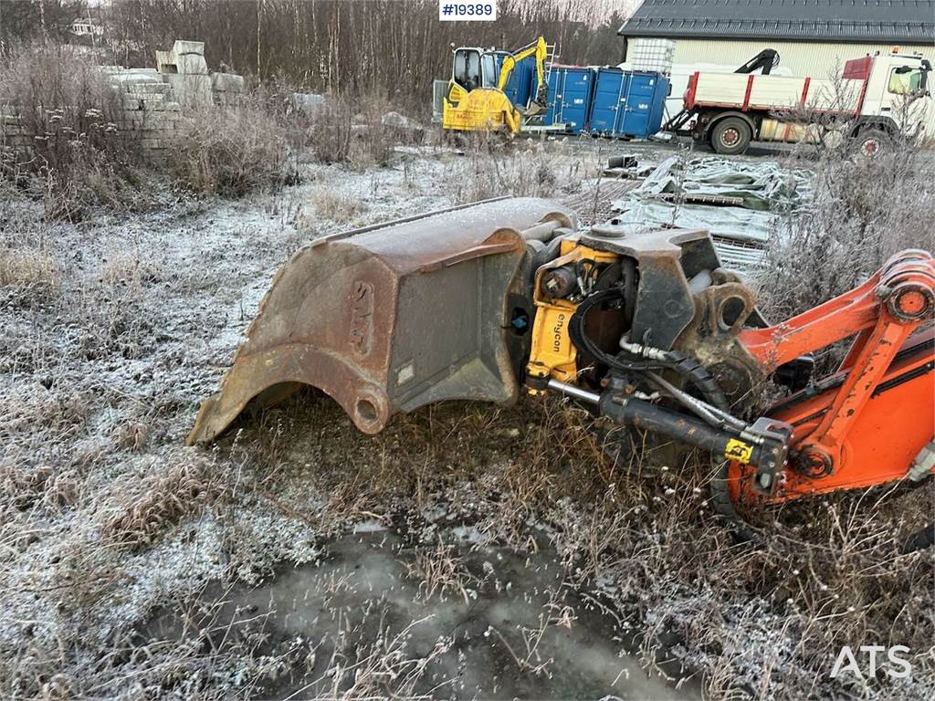 Hitachi ZX210LC-6 excavator w/ GPS, two buckets, rototilt