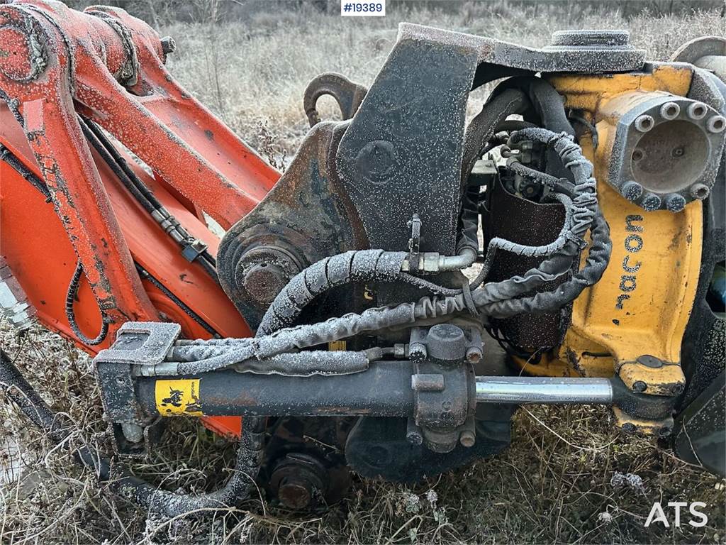 Hitachi ZX210LC-6 excavator w/ GPS, two buckets, rototilt