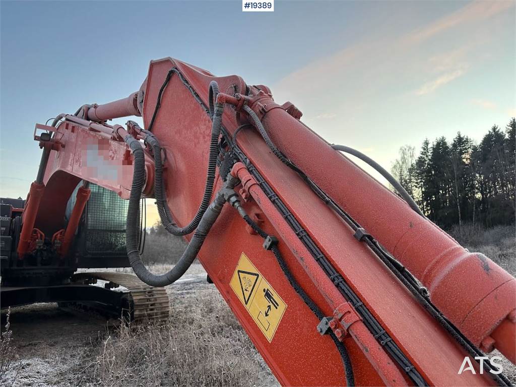 Hitachi ZX210LC-6 excavator w/ GPS, two buckets, rototilt