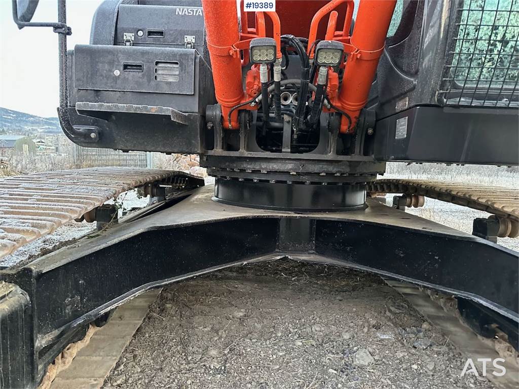 Hitachi ZX210LC-6 excavator w/ GPS, two buckets, rototilt