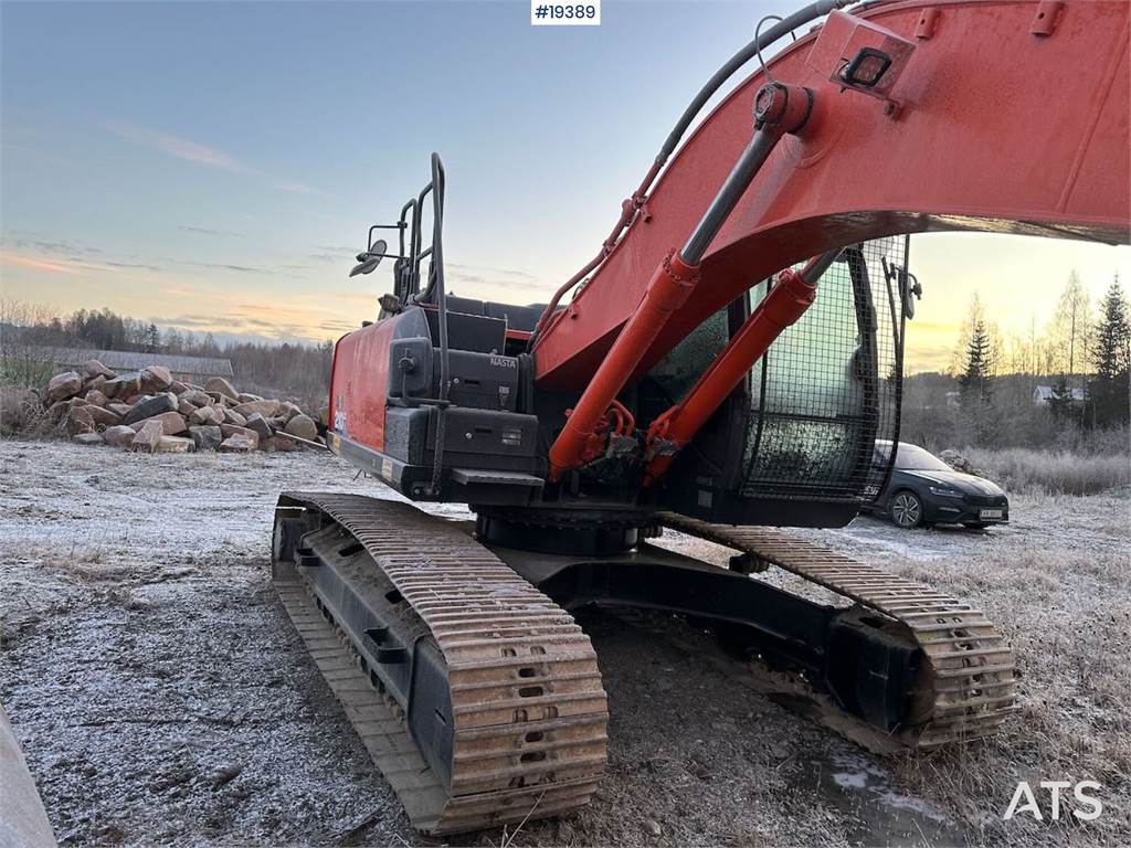 Hitachi ZX210LC-6 excavator w/ GPS, two buckets, rototilt