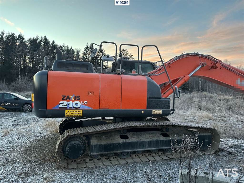 Hitachi ZX210LC-6 excavator w/ GPS, two buckets, rototilt