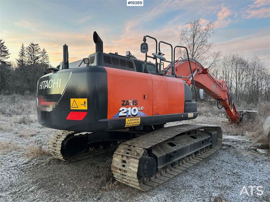 Hitachi ZX210LC-6 excavator w/ GPS, two buckets, rototilt