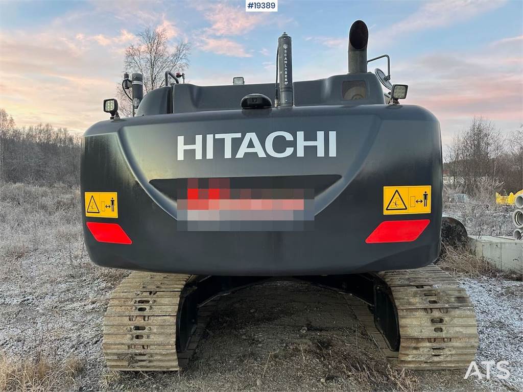 Hitachi ZX210LC-6 excavator w/ GPS, two buckets, rototilt