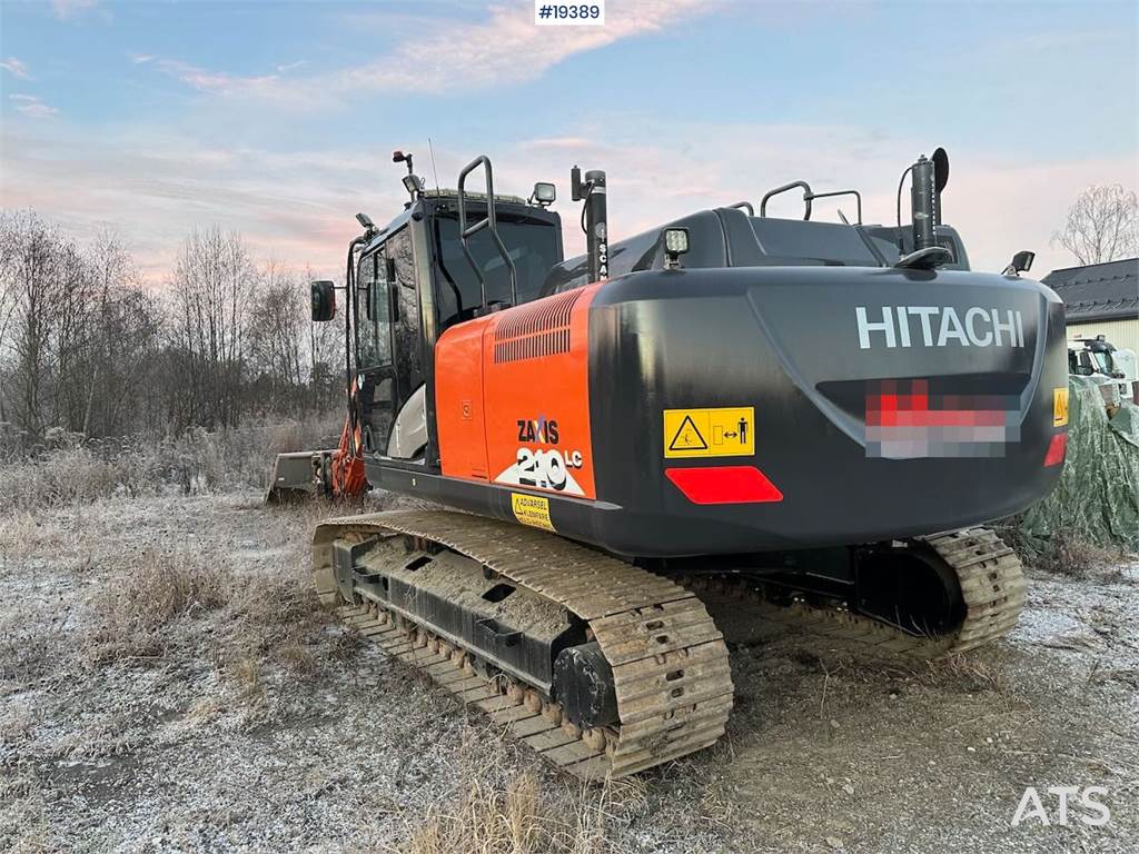 Hitachi ZX210LC-6 excavator w/ GPS, two buckets, rototilt