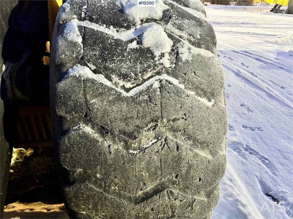 Volvo L220E Wheel Loader w/ Bucket, Scale and Printer.