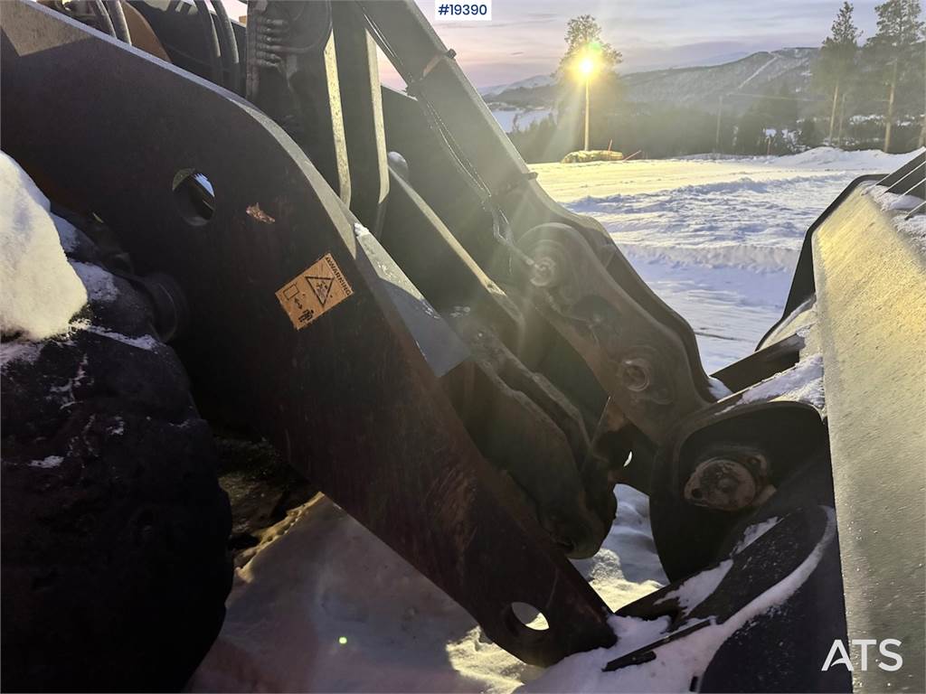 Volvo L220E Wheel Loader w/ Bucket, Scale and Printer.