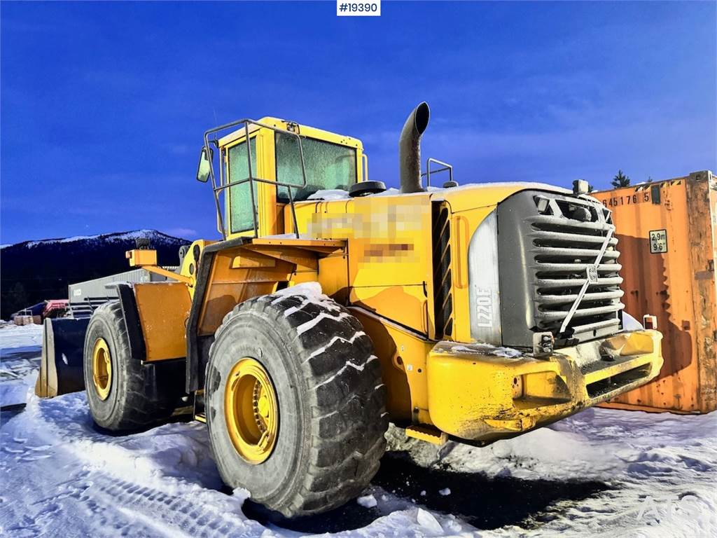 Volvo L220E Wheel Loader w/ Bucket, Scale and Printer.