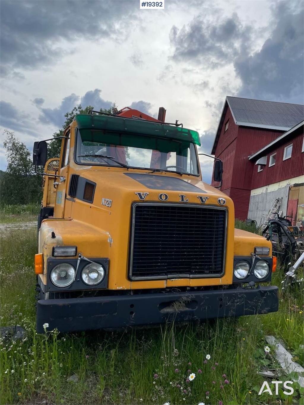 Volvo N720 crane truck 4x2 w/ 1978 Hiab crane. WATCH VID