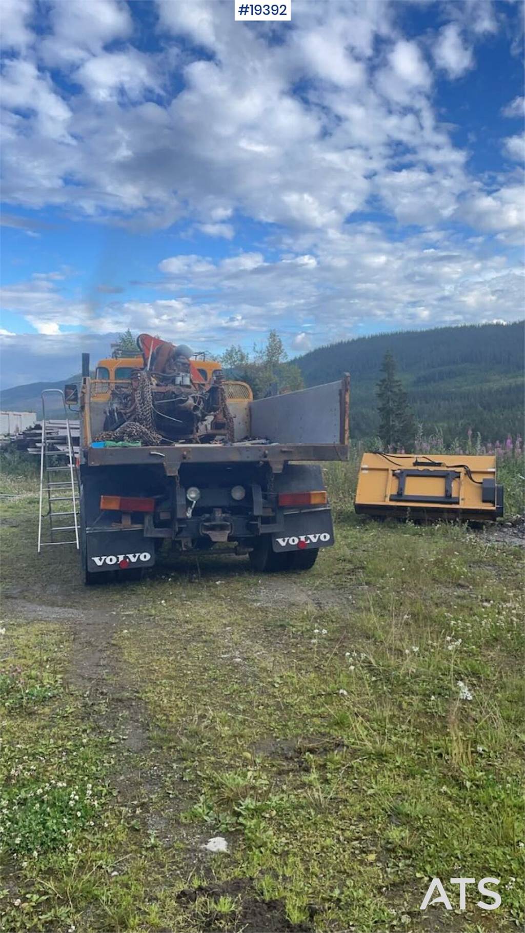 Volvo N720 crane truck 4x2 w/ 1978 Hiab crane. WATCH VID