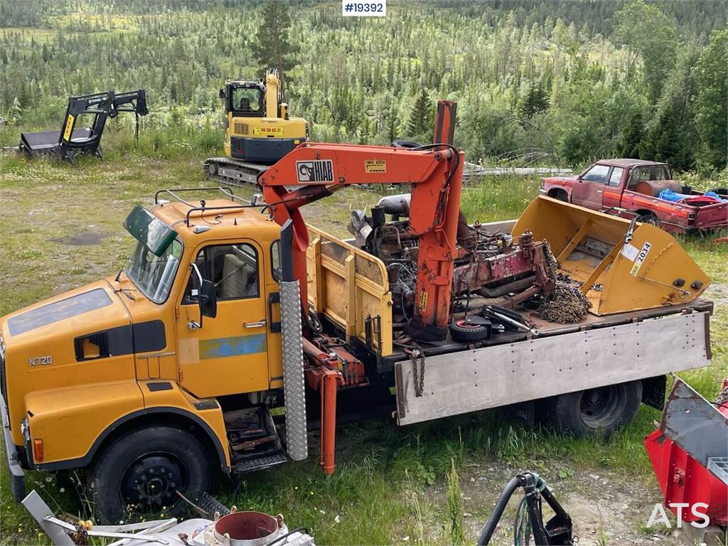 Volvo N720 crane truck 4x2 w/ 1978 Hiab crane. WATCH VID