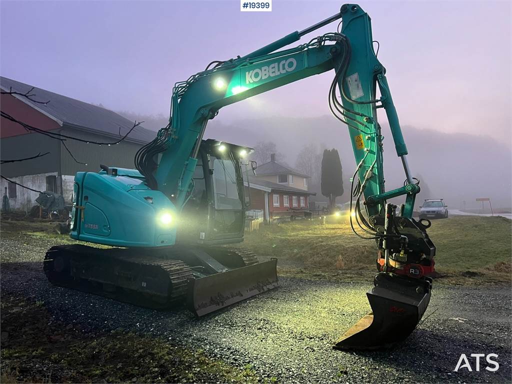 Kobelco SK75SR-7 Excavator w/ Rototilt, sanding bucket and