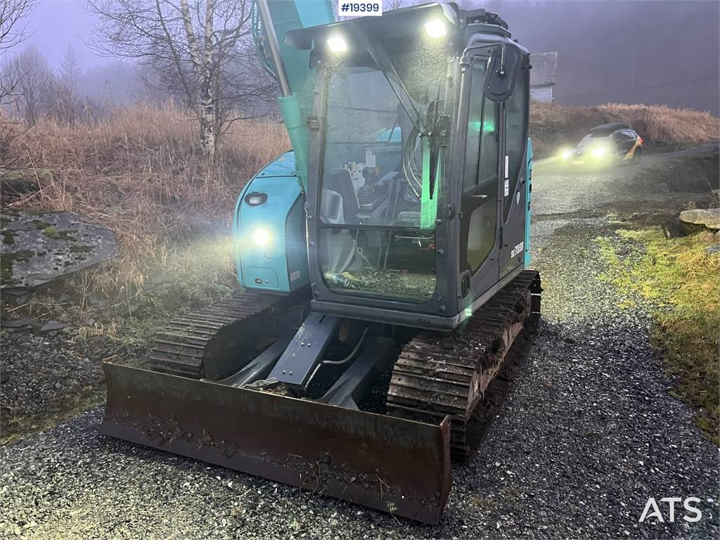 Kobelco SK75SR-7 Excavator w/ Rototilt, sanding bucket and