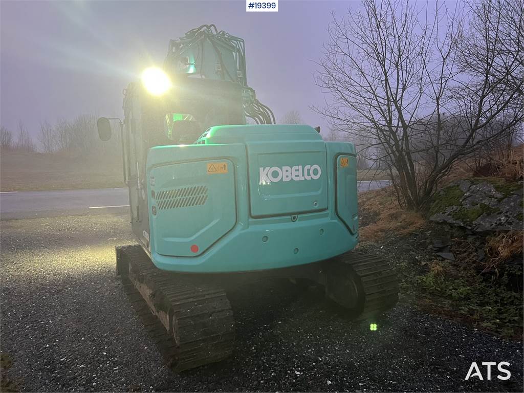 Kobelco SK75SR-7 Excavator w/ Rototilt, sanding bucket and